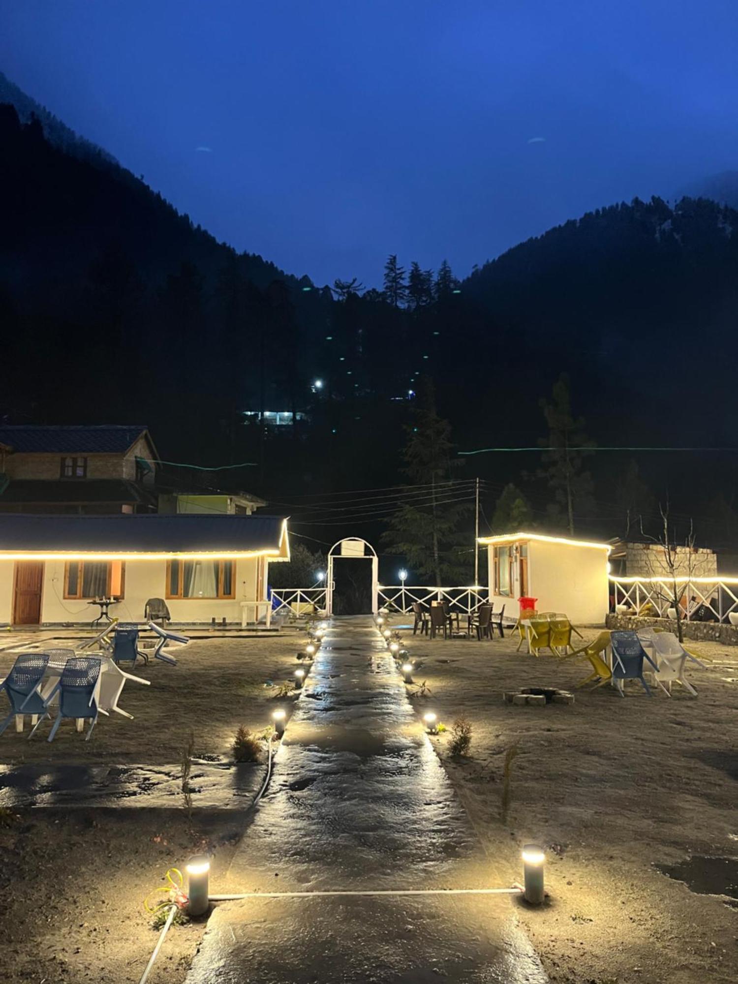 Hotel Adinova Kasol Kültér fotó