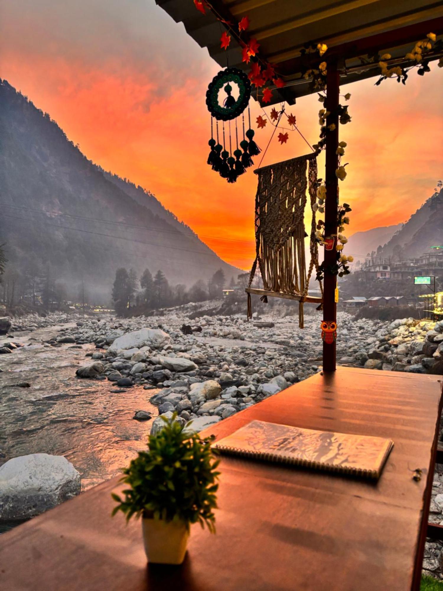 Hotel Adinova Kasol Kültér fotó